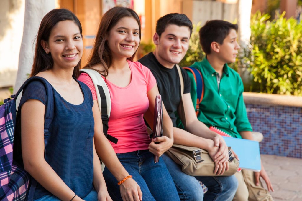 Grupo de estudiantes de escuela superior